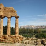 Produzione di carta artigianale a Siracusa, ispirata alle tecniche dell'antico Egitto.