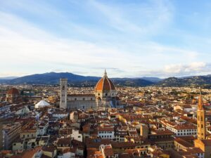 Vista panoramica di un angolo nascosto e suggestivo di Firenze, con architettura storica e atmosfera incantevole.