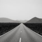 Strade nere in pietra lavica a Catania, simbolo di durabilità e bellezza architettonica.