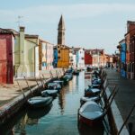 Vista panoramica di Caorle, con case colorate e il mare sullo sfondo, perfetta per Instagram.