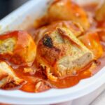 Immagine di un piatto pronto "light" con ingredienti evidenziati, evidenziando le etichette nutrizionali.